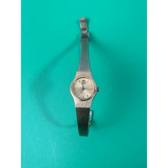 Vintage SEIKO Gold Two Tone V401-0250 Women's Watch Needs Battery - Picture 2 of 6
